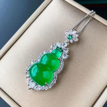 Ювелирные изделия, нефритовая подвеска, инкрустированное зеленым халцедоном ожерелье из тыквы